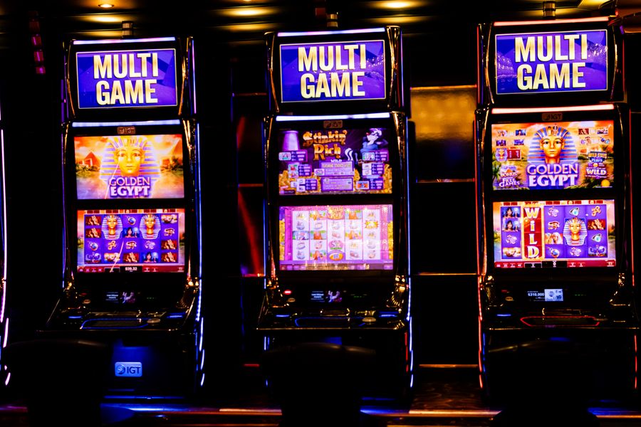 Deretan layar mesin slot siap dimainkan